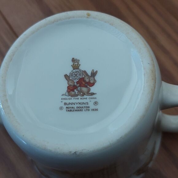 Vintage Royal Doulton 1936 Bunnykins fine china double handle cup - Picture 7 of 7